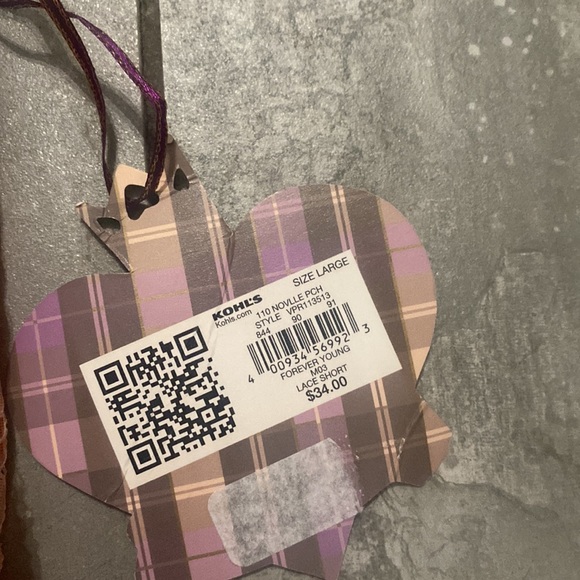 Princess Vera Wang Shorts - Picture 2 of 3